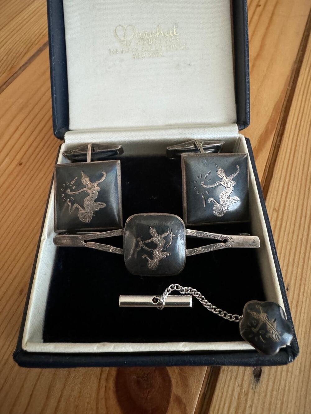Vintage  Siam Sterling Silver  Cufflinks, a tie clip/bar and tie rack with chain